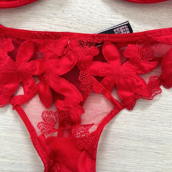 Victoria’s Secret set - Picture 2 of 3